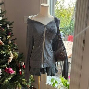 Soft gray zip-up hoodie with subtle graphic detail ⋆ Off-shoulder / slouchy